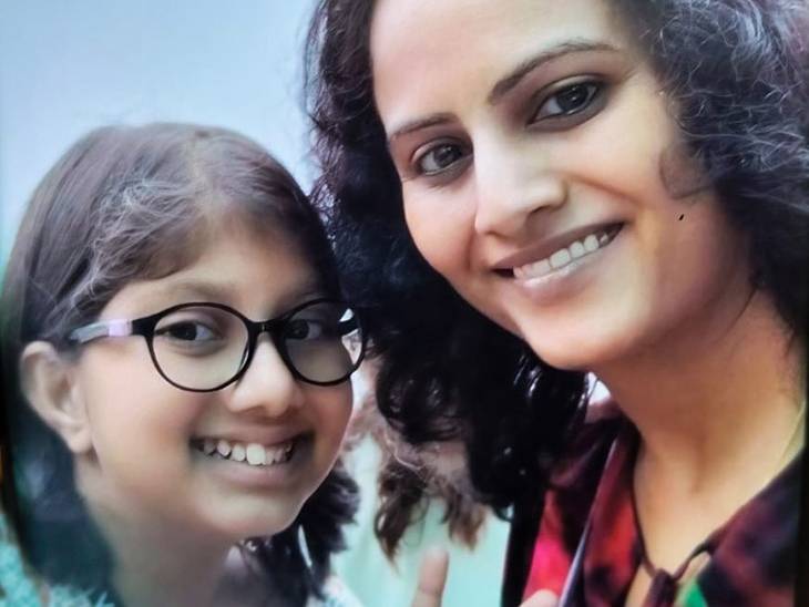 मां के साथ तनिष्का शर्मा