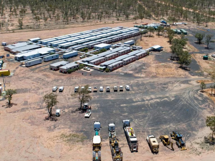 कारमाइकल कोल माइन क्वींसलैंड के गलीली बेसिन में है। यहां का ज्यादातर कोल एक्सपोर्ट होता है।