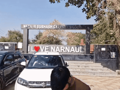 नारनौल का सुभाष पार्क। इस पार्क में नाबालिग से मिलने आई थी महिला