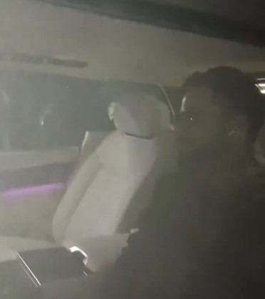 विराट कोहली दलादली स्थित पूर्व भारतीय कप्तान महेंद्र सिंह धोनी के घर पहुंचे।