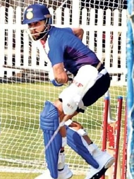 गुरुवार को स्टेडियम में प्रैक्टिस करते विराट कोहली।