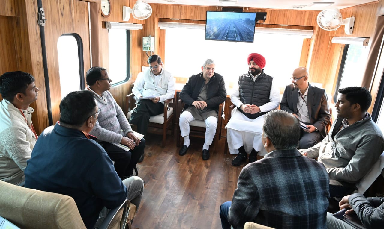केंद्रीय मंत्री अश्विनी ने दिल्ली-चंडीगढ़ रेल खंड का किया निरीक्षण:  सुरक्षा और रखरखाव पर लिया फीडबैक, अंबाला डीआरएम रहे मौजूद – Ambala News
