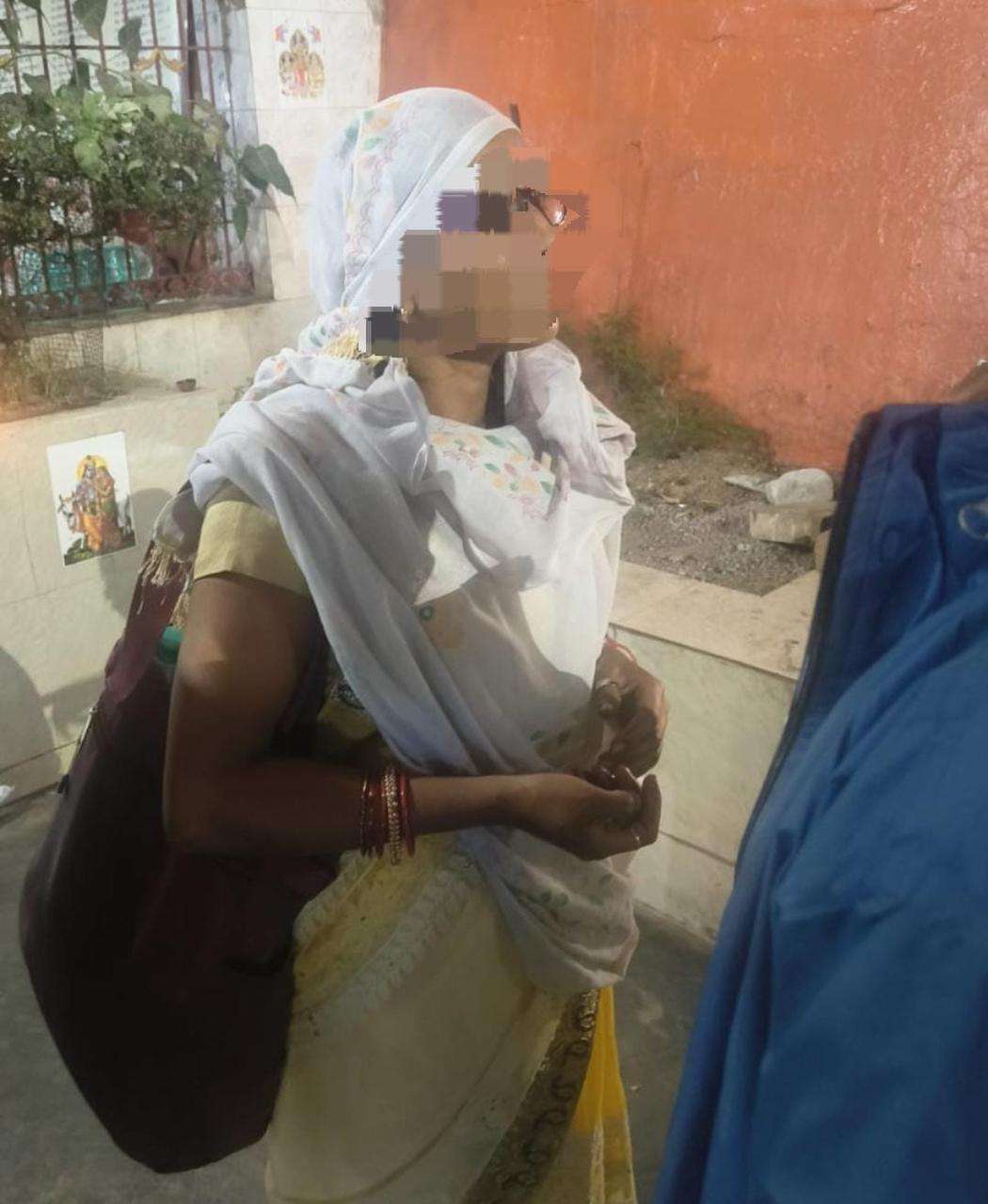 शिकायत के 5 घंटे बाद पुलिस ने महिला टीचर को सकुशल बरामद कर लिया है।