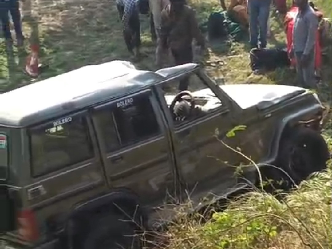 The speeding Bolero lost control and overturned.