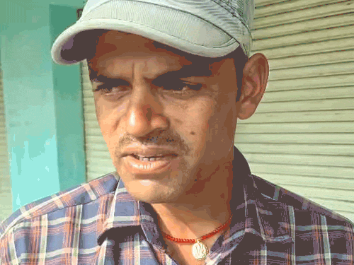 बच्चे के पिता धनंजय यादव थाना पहुंचे और टीचर के खिलाफ शिकायत दर्ज कराई।