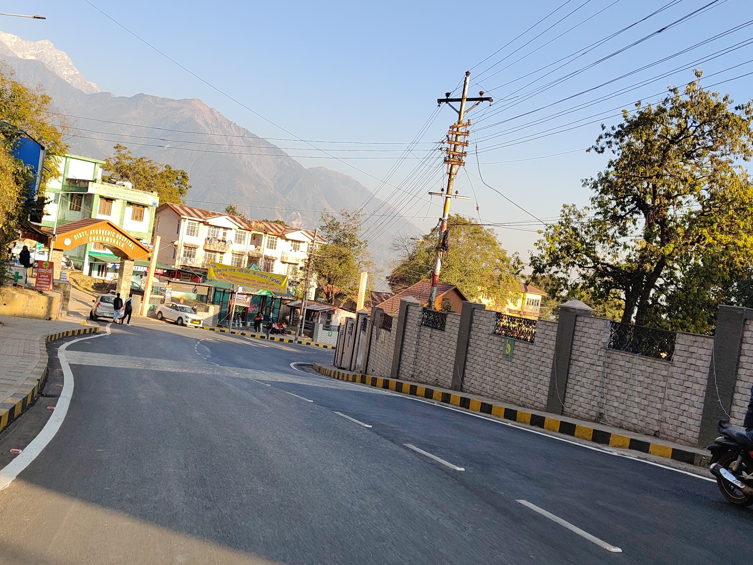 शहर में स्मार्ट सिटी प्रोजेक्ट में बनाई गई सड़क