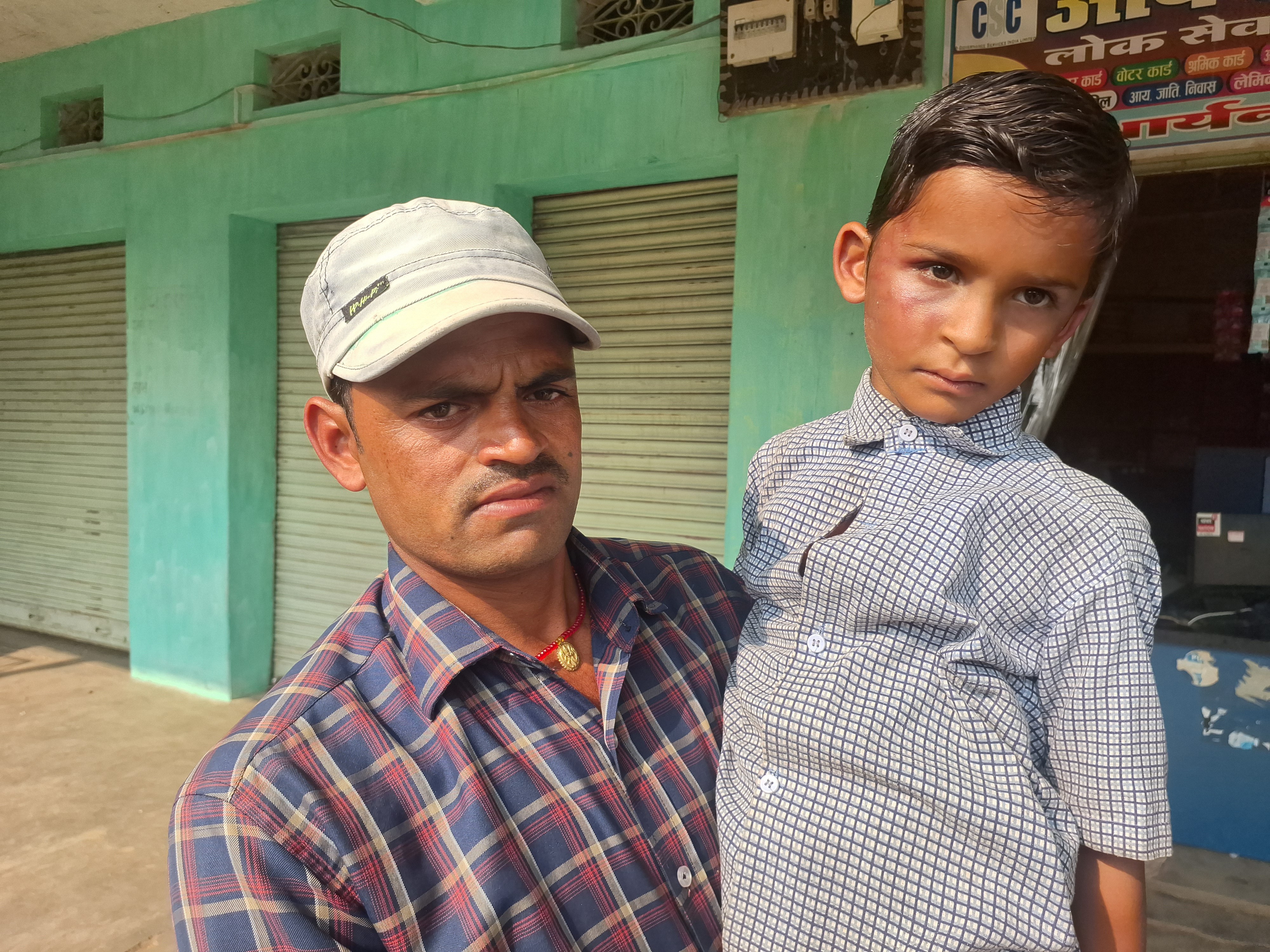 गिनती सुनाते समय बच्चे से गलती हुई थी, इसी वजह से टीचर ने थप्पड़ जड़ दिए।