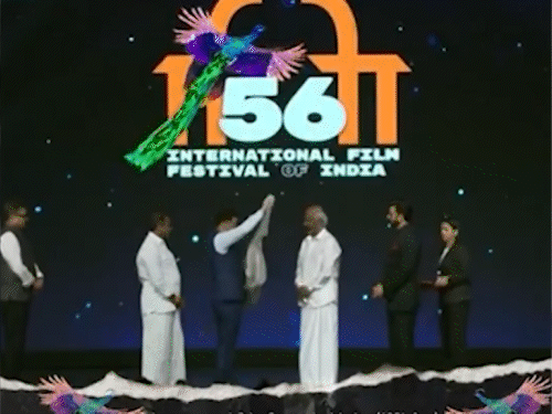 कार्यक्रमात गोव्याचे मुख्यमंत्री प्रमोद सावंत यांनी रजनीकांत यांना शाल पांघरून आणि स्मृतिचिन्ह देऊन सन्मानित केले.