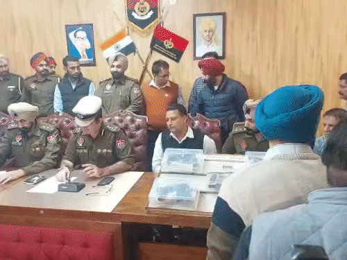 पाकिस्तानमधून ड्रग्स तस्करीच्या मार्गाने येतोय दारूगोळा: बॉर्डरजवळील श्रीगंगानगर ‘लॉजिस्टिक हब’ बनले, देशभरात चीन-तुर्कस्तानची शस्त्रे 13 नोव्हेंबर रोजी लुधियाना पोलिसांनी 10 आरोपींना पकडले होते. यामध्ये श्रीगंगानगरचा अवि विश्वकर्मा देखील सामील होता.