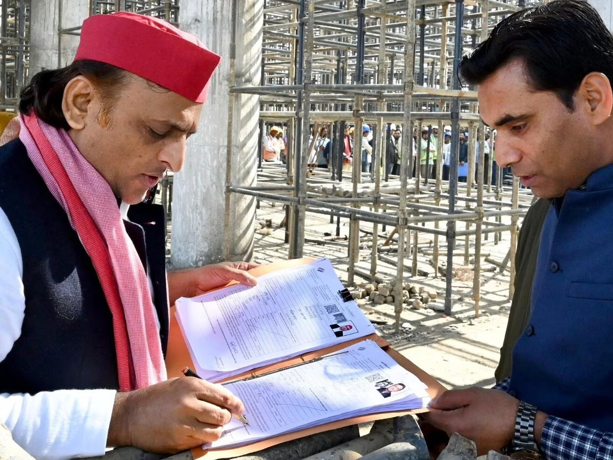 अखिलेश यादव ने 27 नवंबर को SIR फॉर्म भरा। उन्होंने अपने समर्थकों से इस फॉर्म को भरने की अपील की।