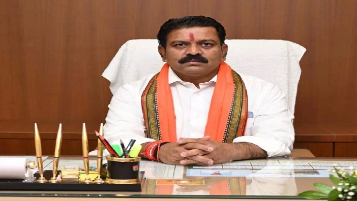 Sir… If voter-relative's name is not mentioned in 2003, then you will be jailed. | SIR…2003 लिस्ट में मतदाता-परिजन का नाम नहीं तो होगी जेल: छत्तीसगढ़ के डिप्टी सीएम विजय शर्मा बोले संदिग्धों पर होगा एक्शन, फॉर्म सब्मिट करने में गलत दस्तावेज दिए तो होगी जेल - Raipur News 1 डिप्टी सीएम विजय शर्मा।