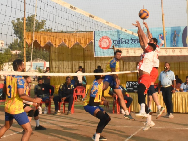 प्वाइंट लेने के लिए दम दिखाते खिलाड़ी