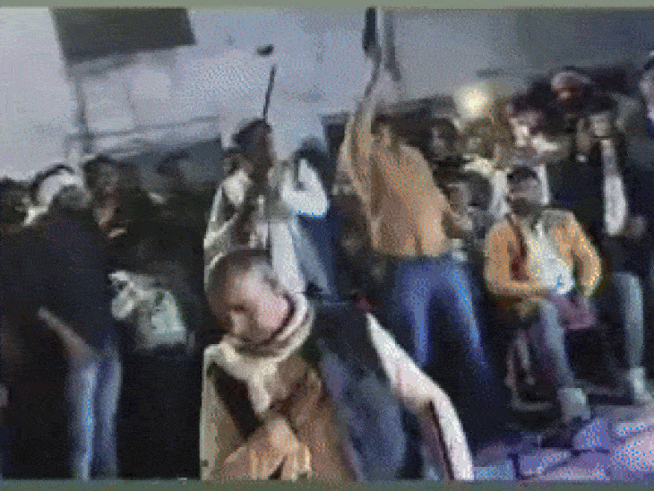 गोली चलाने का दृश्य।