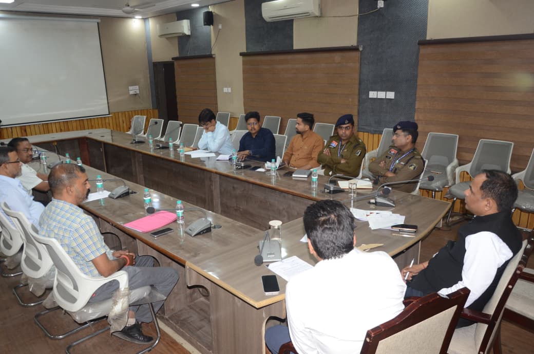 क्रिकेट मैच की तैयारियों को लेकर बैठक