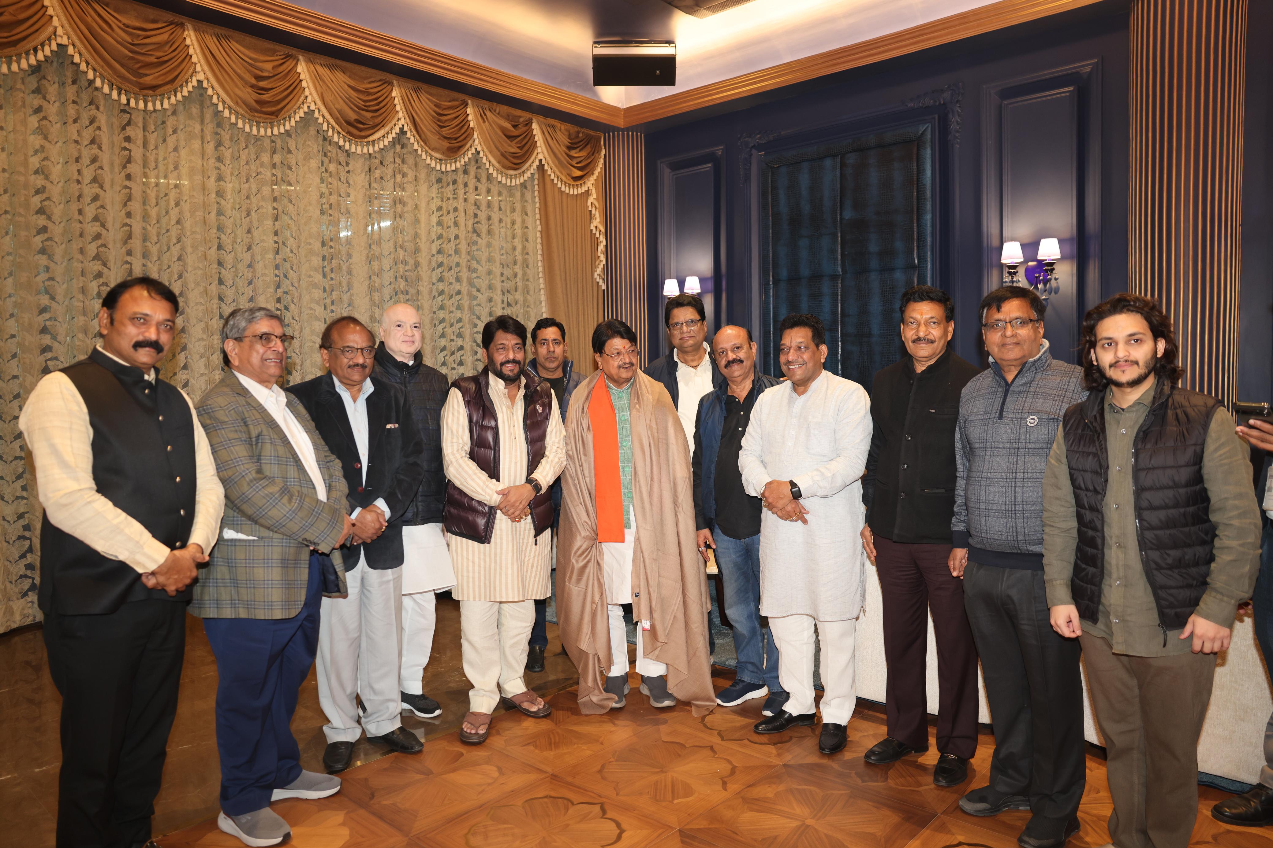 मंत्री कैलाश विजयवर्गीय गोपाल कांडा के बेटे की मेहंदी रस्म में हुए शामिल।