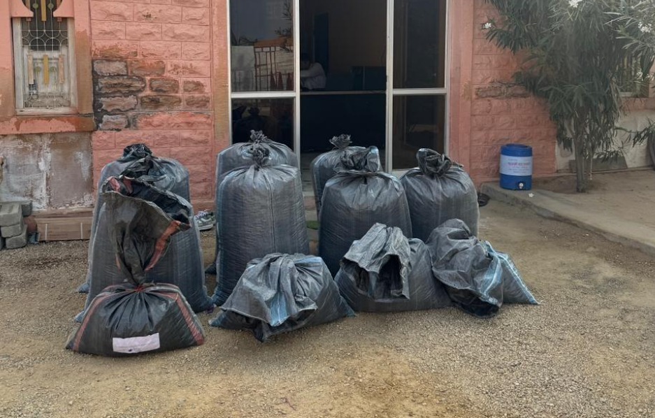 जोधपुर रेंज स्पेशल टीम और कपरड़ा थाना पुलिस ने संयुक्त कार्रवाई करते हुए डोडा पोस्त से भरी गाड़ी को जब्त किया है।