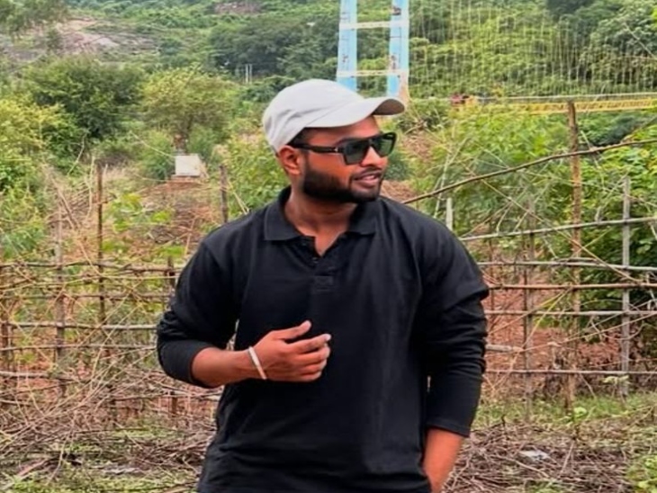 पुनेश छनापे की सड़क हादसे में मौत हो गई।