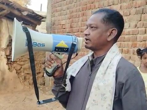 मुनादी कर लोगों को अलर्ट किया जा रहा।