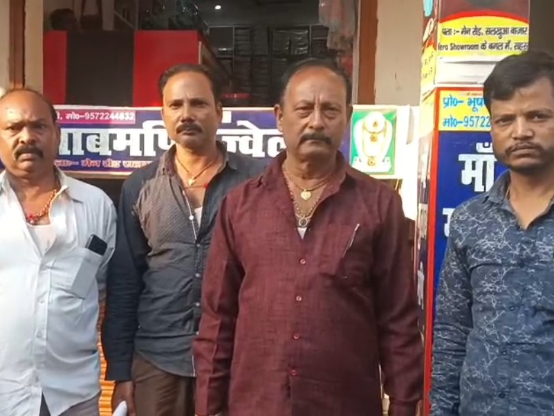 चोरों ने तिजोरी तोड़ सोना-चांदी चुराया, CCTV भी तोड़े:  सहरसा के सलखुआ में ज्वेलरी दुकान 5 लाख की चोरी, डीवीआर क्षतिग्रस्त – Saharsa News