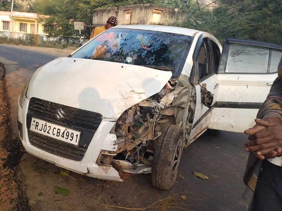 A speeding car collided with an electric pole and overturned in Narol ...