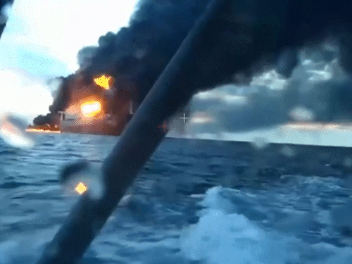 यूक्रेन ने दावा किया कि दोनों जहाज रूसी ऑयल ले जा रहे थे।