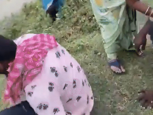 घायलों को अस्पताल पहुंचाने के लिए अफरा-तफरी मच गई।