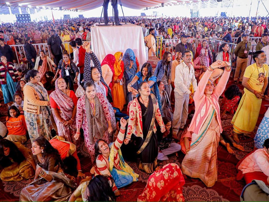 शिवपुरी में धीरेंद्र शास्त्री की कथा का समापन:  बोले- अब बाबर की छाती पर रघुवर का झंडा हर हाल में लहराता रहेगा – Shivpuri News