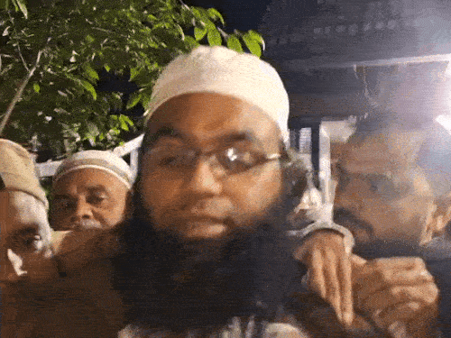 मशिदीचे इमाम मौलाना आसिम यांनी माहिती दिली.