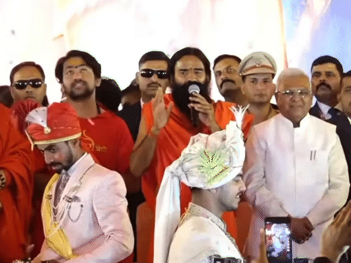 उज्जैन में सामूहिक सम्मेलन में सीएम के बेटे की शादी की रस्में पूरी हुईं। - Dainik Bhaskar