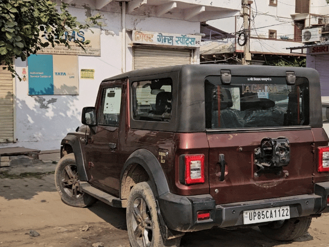 दूसरी थार की सिर्फ स्टेपनी हुई चोरी।