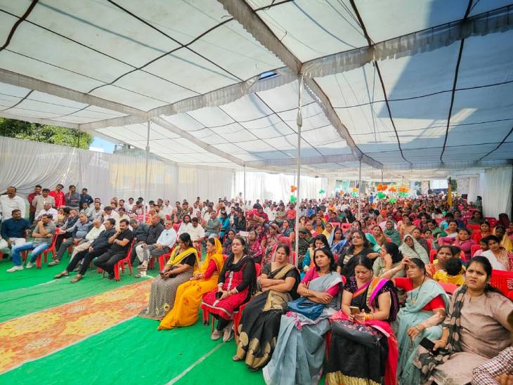 आयोजन में कई लोग शामिल हुए।