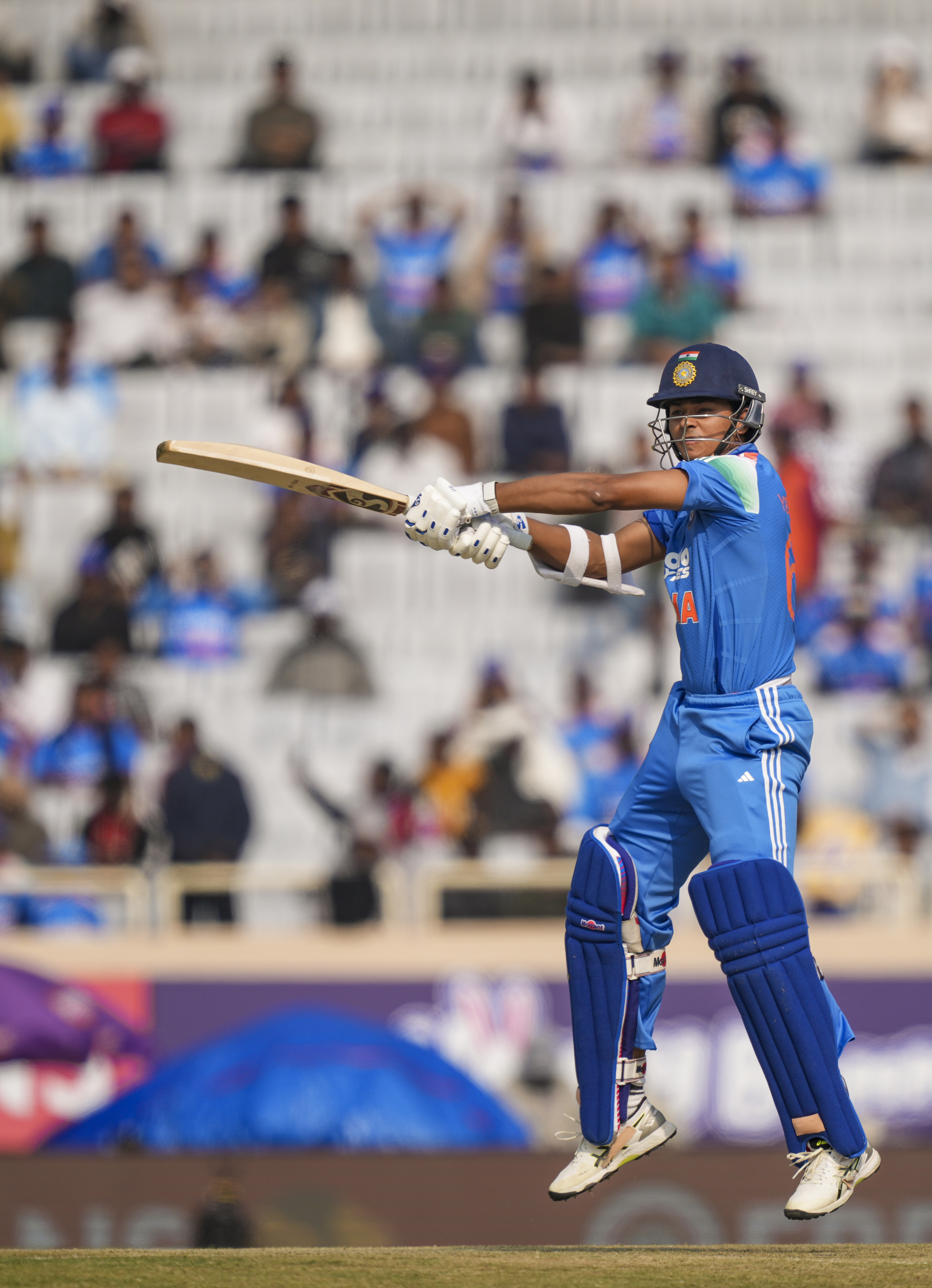 यशस्वी जायसवाल 18 रन बनाकर आउट हुए।