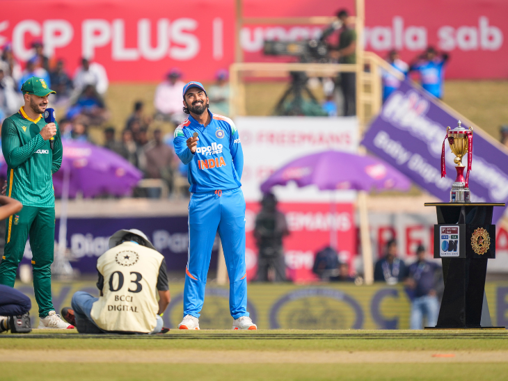 टॉस के समय भारत के कप्तान केएल राहुल और साउथ अफ्रीका के कप्तान ऐडन मार्करम।