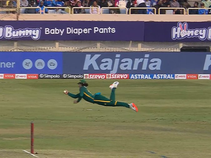 ब्रेविस ने ऋतुराज गायकवाड का कैच 8 रन पर लपका।