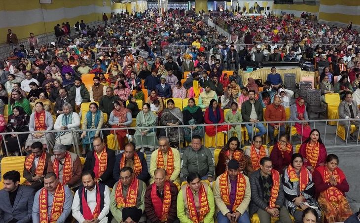 श्री राम कथा में हर वर्ग के लोग शामिल हुए।