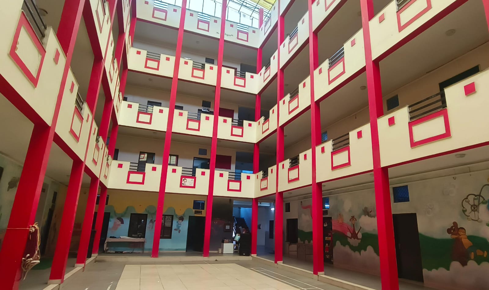 स्कूल की तीसरी मंजिल से कूदा था कक्षा 8वीं का छात्र।