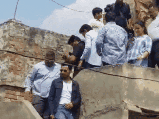 रणदीप हुड्‌डा इसी साल अप्रैल माह में रोहतक में जाट फिल्म के प्रमोशन के लिए पहुंचे थे। वह जसिया गांव में अपने पुश्तैनी घर में भी गए थे- फाइल फोटो।