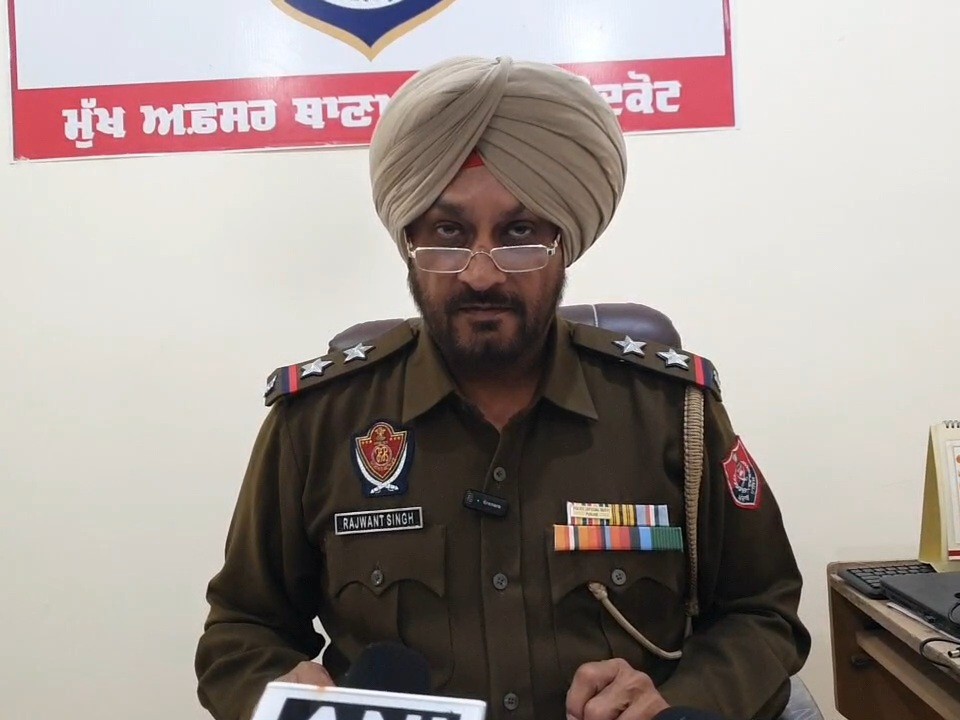 फरीदकोट में ब्लूटूथ से नकल करता उम्मीदवार समेत 2 गिरफ्तार:  फतेहाबाद से MPHW भर्ती की परीक्षा देने आया था, साथी का मोबाइल भी जब्त – Faridkot News