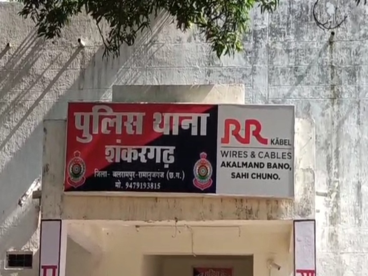 शंकरगढ़ पुलिस मामले की कार्रवाई कर रही है।