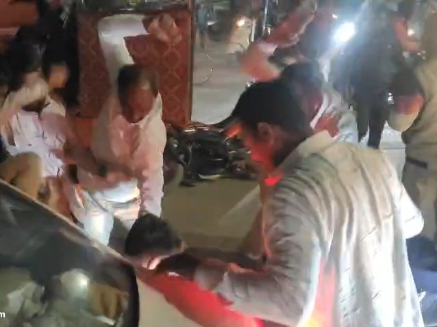 Drunk bus driver mows down pedestrian in Sitapur