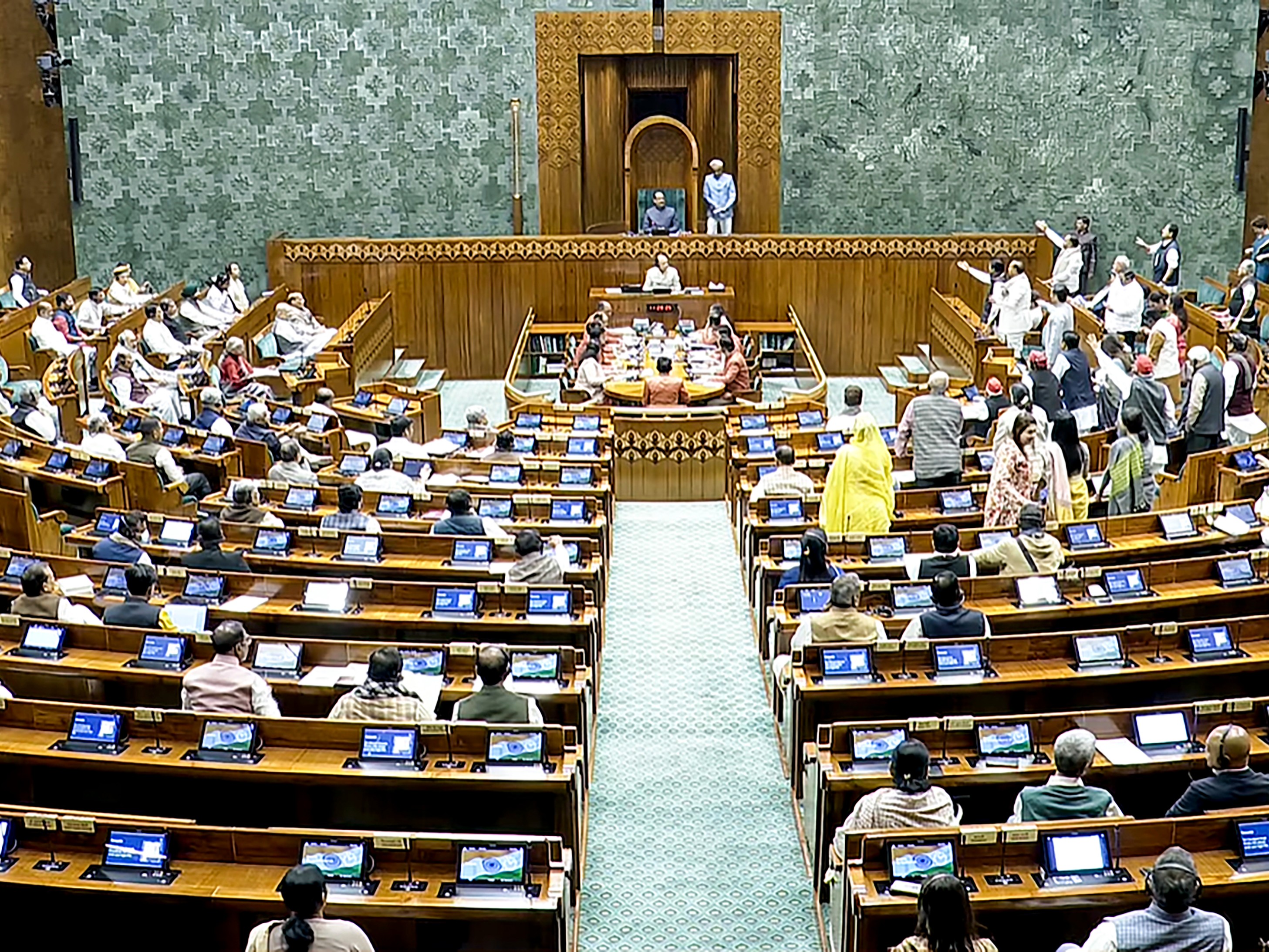 संसद का शीतकालीन सत्र, आज दूसरा दिन:  SIR को लेकर विपक्ष का हंगामा जारी, केंद्र बोला- बहस के लिए तैयार, समय सीमा न थोपें