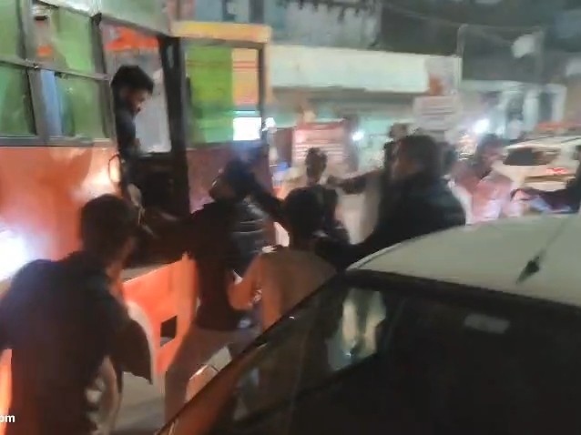 Drunk bus driver mows down pedestrian in Sitapur