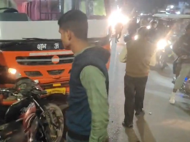 Drunk bus driver mows down pedestrian in Sitapur