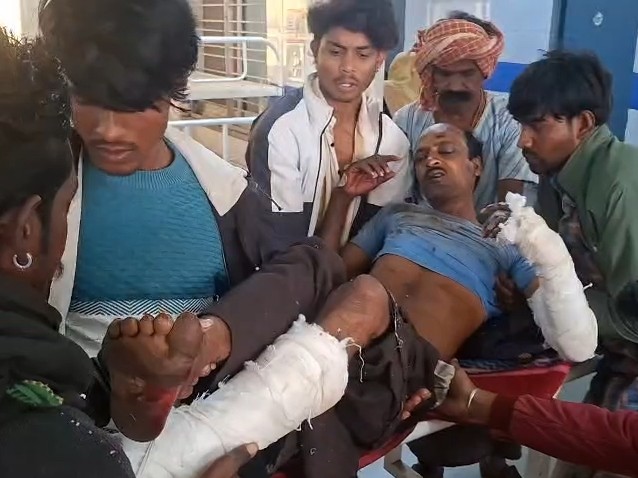 Two killed as tractor-trolley overturns in Khargone | खरगोन में ...