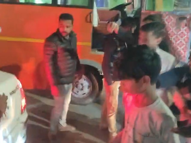 Drunk bus driver mows down pedestrian in Sitapur