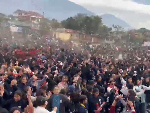 धर्मशाला में पुलिस द्वारा आयोजित वॉकथॉन में उमड़ी भीड़।