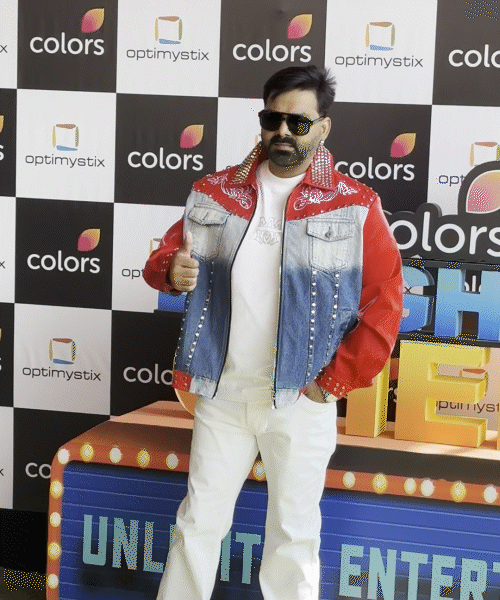 भोजपुरी एक्टर सिंगर पवन सिंह लाफ्टर शेफ सीजन के सेट पर नजर आए।