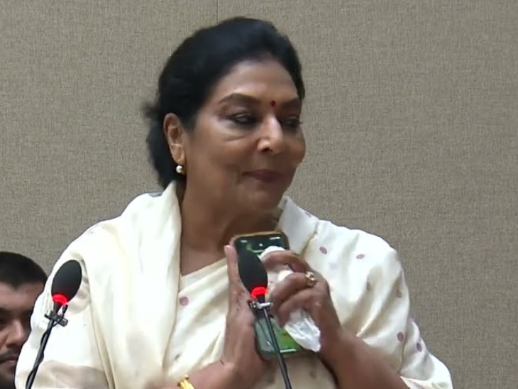 भाजप आमदार म्हणाले- अनेक महिला कुत्र्यासोबत झोपतात: संसदेत रेणुका चौधरींच्या प्रश्नावर लज्जास्पद विधान, आरजेडीने म्हटले- हा महिलांचा अपमान रेणुका चौधरी यांनी ९ एप्रिल २०२४ रोजी राज्यसभा सदस्य म्हणून शपथ घेतली होती.