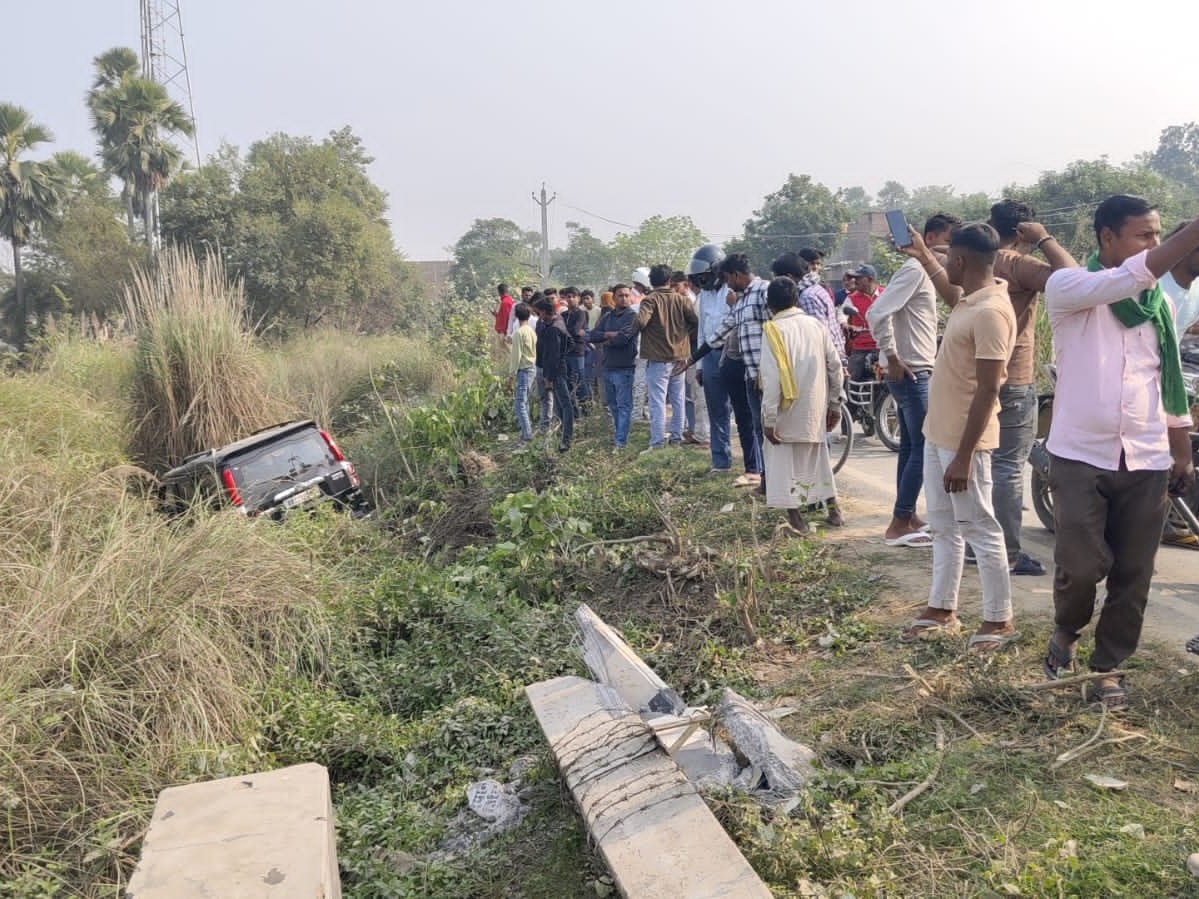 In Sugauli, an uncontrolled SUV broke an electric pole and fell into a ...
