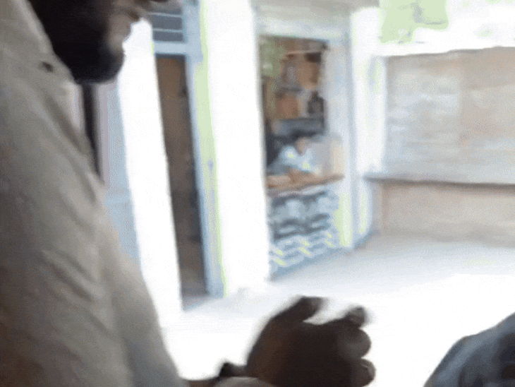 वीडियो में कोरेक्स और ब्राउन शुगर जैसे नशीले पदार्थ बेचते नजर आया नेता।